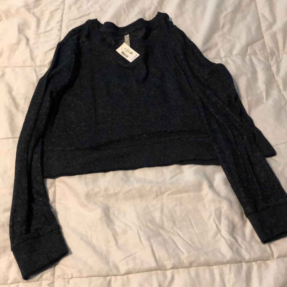 Black crop sleep sweater